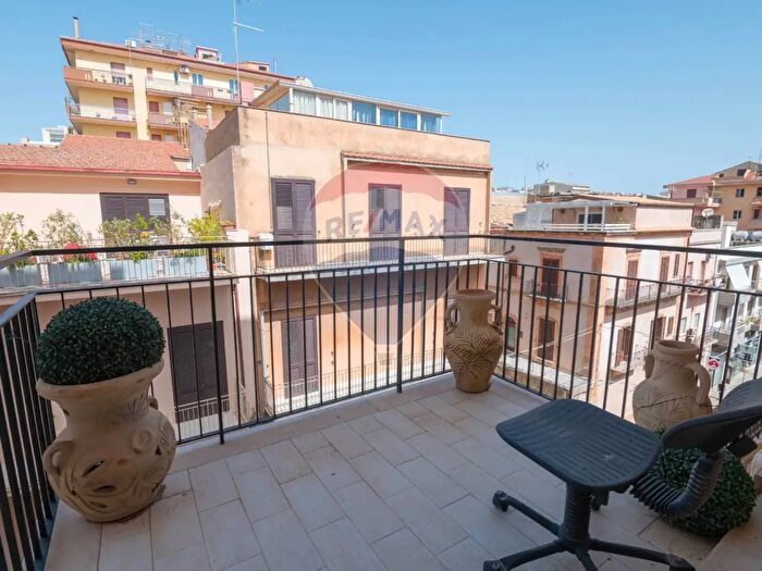 Appartamento con 6 locali in affitto in Via Carducci, Ragusa