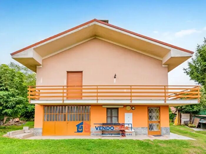 Casa con 5 locali in vendita in Pocapaglia