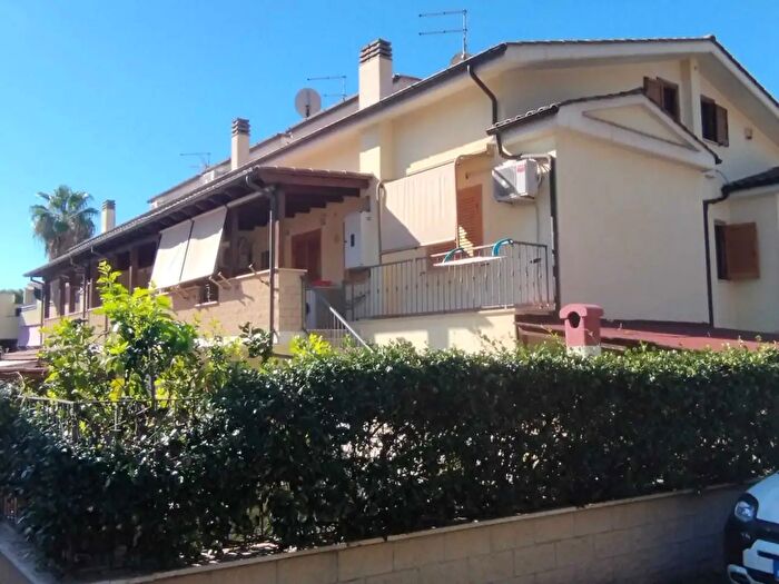 Appartamento bilocale in vendita in Via Valdambrini, Santa Marinella