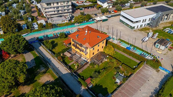 Appartamento bilocale in vendita in Via Lungo Sarca, Nago Torbole