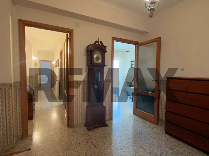 Appartamento con 5 locali in vendita in Via Bernardo Cavallino, Napoli