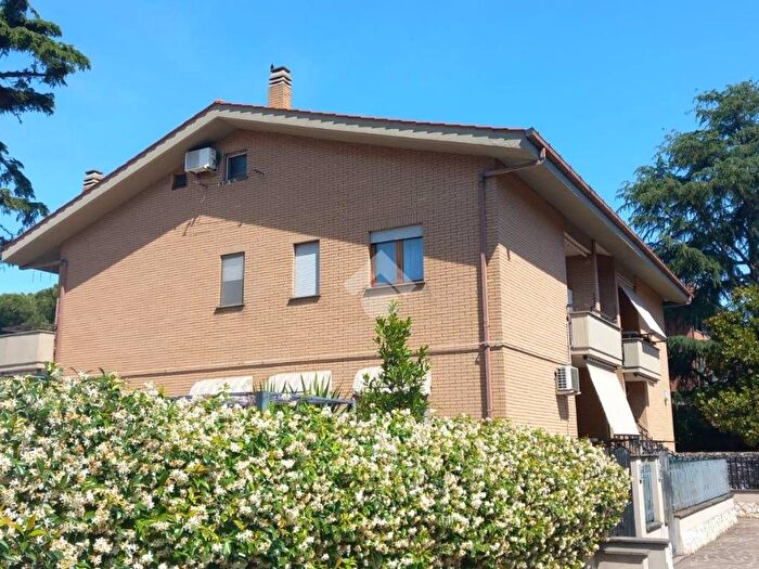 Appartamento trilocale in affitto in Via Casilina, Torre Angela, Roma