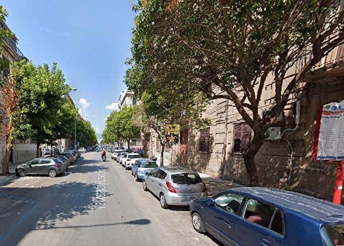 Appartamento trilocale in affitto in Via Costantino Lascaris, Zisa, Palermo