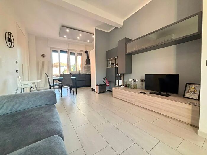 Appartamento trilocale in vendita in Via Magenta, Rho