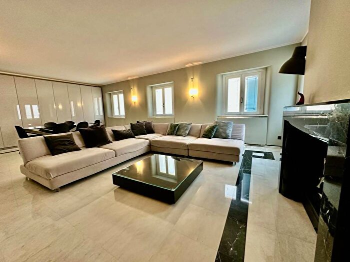 Appartamento con 5 locali in affitto in Via Fiori Chiari, Brera, Milano
