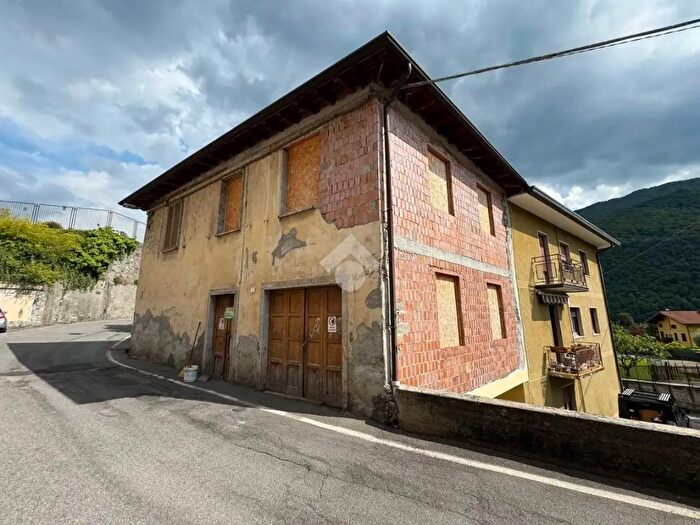 Casa trilocale in vendita in Via della Repubblica, Endine Gaiano