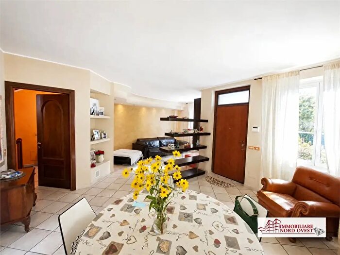 Casa quadrilocale in vendita in Via della Pace, Robecco Sul Naviglio
