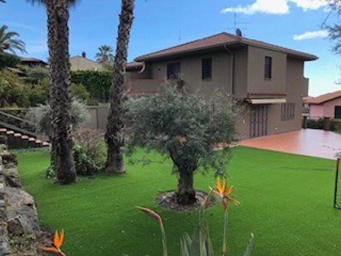 Casa con 6 locali in vendita in Corso Cristoforo Colombo, Trecastagni