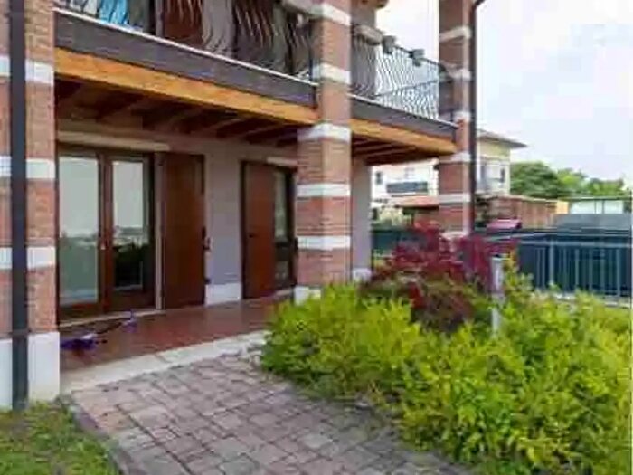 Casa con 10 locali in vendita in Verona