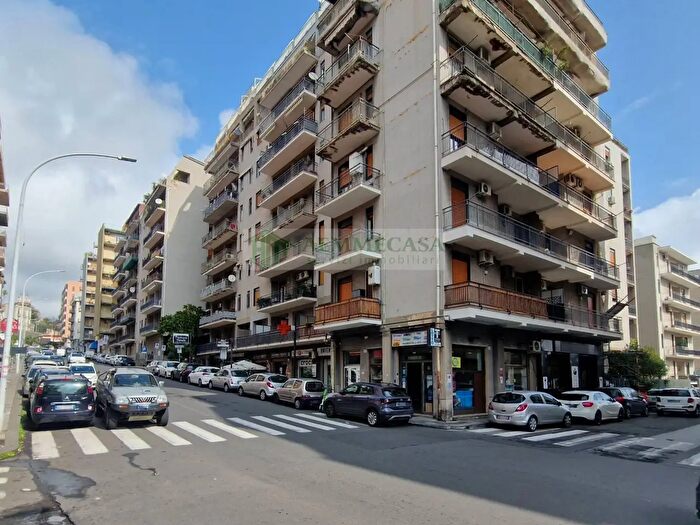 Appartamento quadrilocale in vendita in Via Caronda, Catania