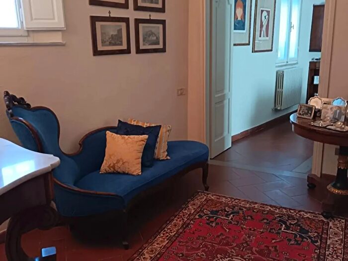 Appartamento con 8 locali in vendita in Pisa