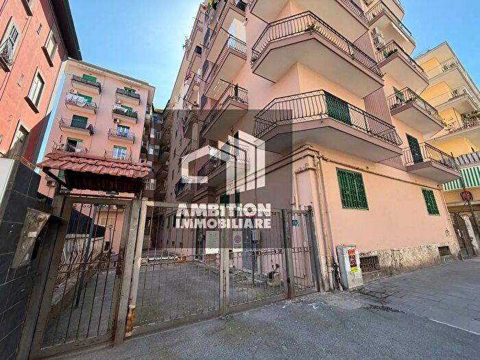 Appartamento trilocale in vendita in Via Diocleziano, Napoli
