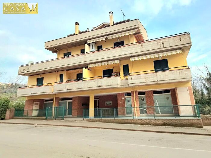 Appartamento con 6 locali in vendita in Via Mario Narcisi, Teramo