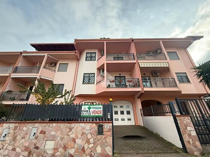 Casa con 6 locali in vendita in Via Gandhi, CoriglianoRossano