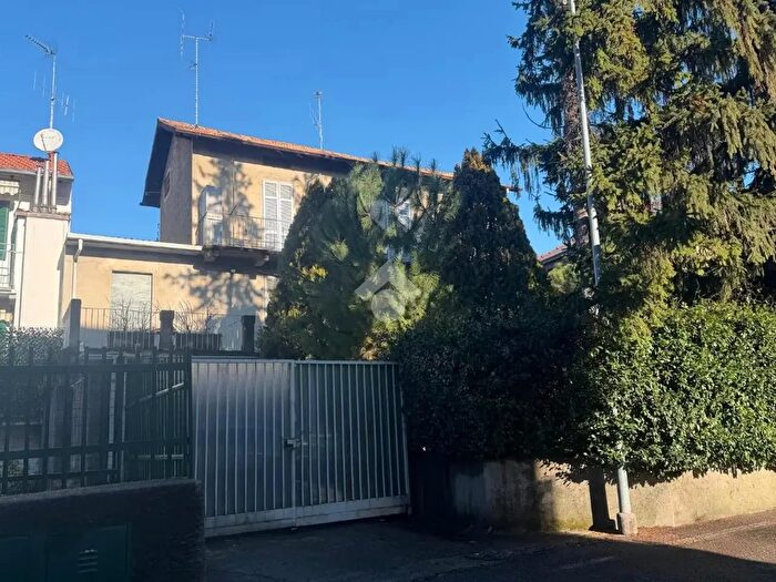 Appartamento bilocale in vendita in Via F Nullo, Calolziocorte
