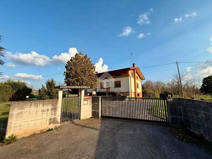 Casa con 5 locali in vendita in Via Giovanni XXIII, Fiume Veneto