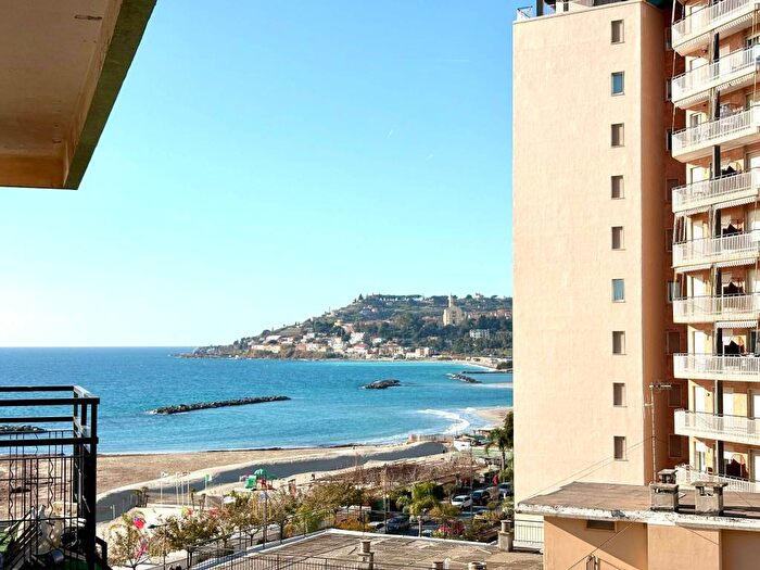 Appartamento bilocale in affitto in Via Lungomare, Centro, Taggia