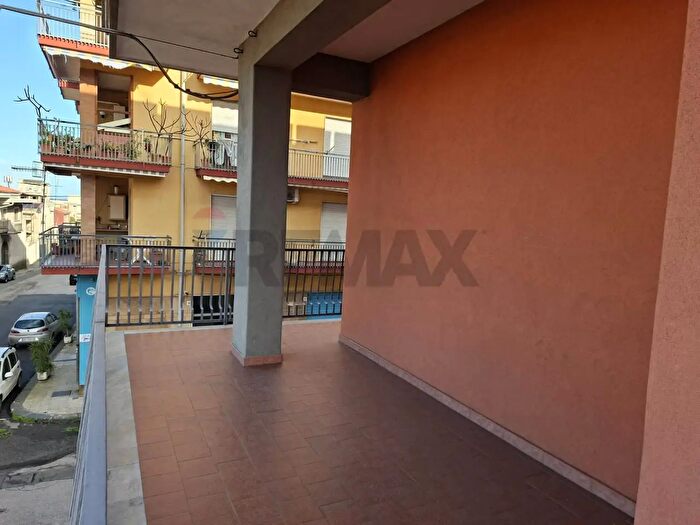 Appartamento con 6 locali in vendita in Via Circumvallazione Salvatore Sturiale, Riposto