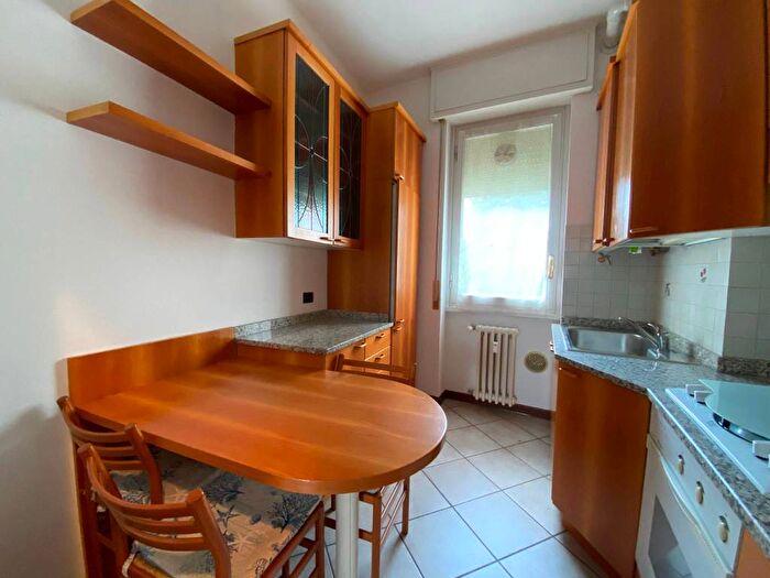 Appartamento trilocale in affitto in Via Novembre, Semicentro, Vimercate