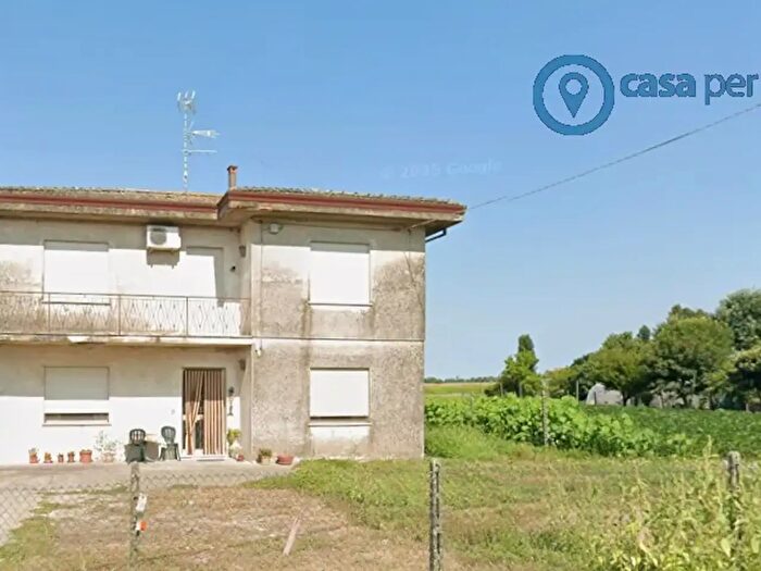Casa con 5 locali in vendita in Badia Polesine