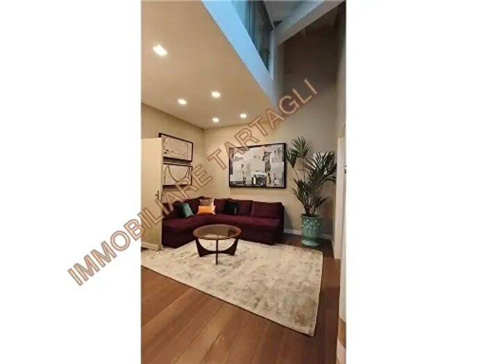 Appartamento con 5 locali in affitto in Firenze