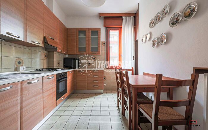 Appartamento trilocale in vendita in Via Pasubio, Bologna