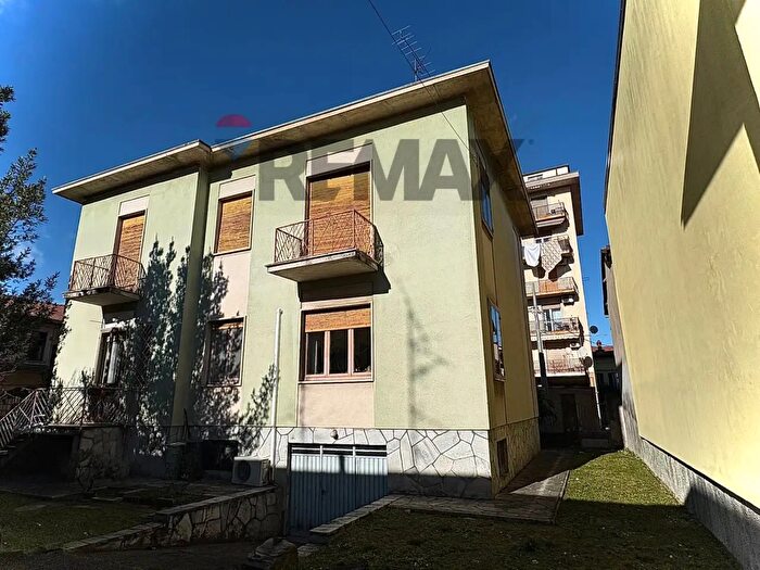 Casa con 5 locali in vendita in Via Padre Daniele, Samarate