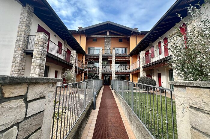 Appartamento trilocale in vendita in Via Milano, Pontoglio