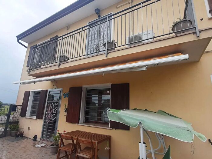 Casa trilocale in vendita in Via Zabarella, Fratta Polesine