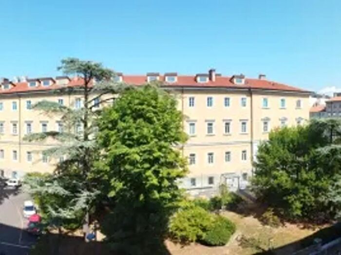 Appartamento quadrilocale in vendita in Piazza dell'Ospitale, Trieste