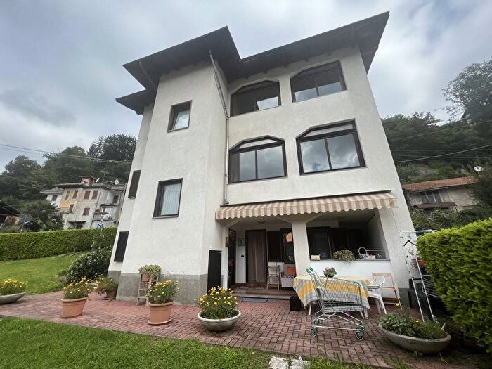 Appartamento trilocale in affitto in Via Roma, Centro, Pray