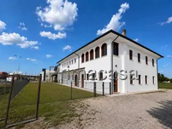 Appartamento con 5 locali in vendita in Via Mantova, Cerea