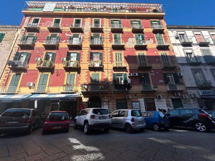 Appartamento bilocale in affitto in Via Cesare Rosaroll, Tribunali, Napoli