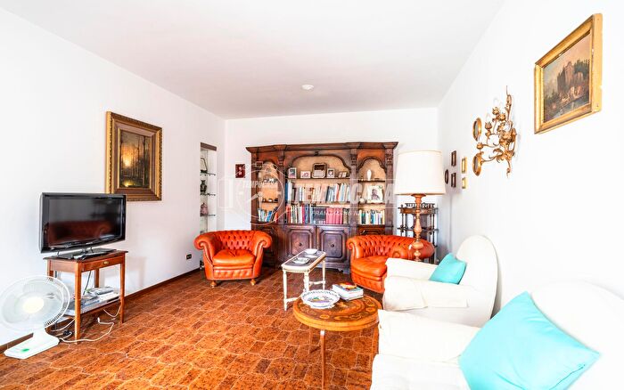 Casa quadrilocale in vendita in Via Medaglie dOro, Macerata