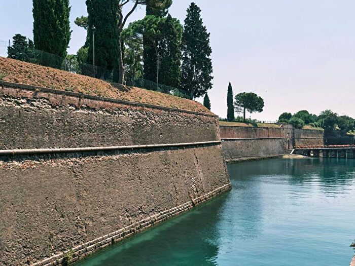 Appartamento quadrilocale in affitto in Via Secolo, Centro, Peschiera del Garda