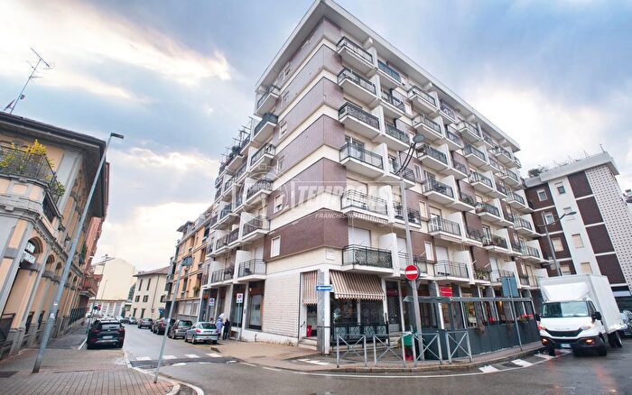 Appartamento trilocale in vendita in Via G B Magistrini, Novara