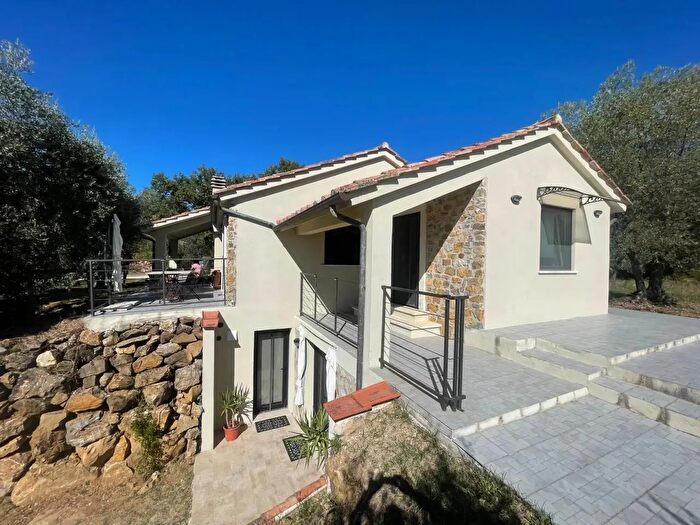 Casa con 5 locali in vendita in Scansano