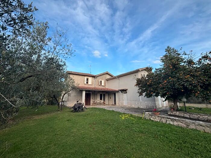 Casa con 7 locali in vendita in Via Madoni, Monteleone Sabino