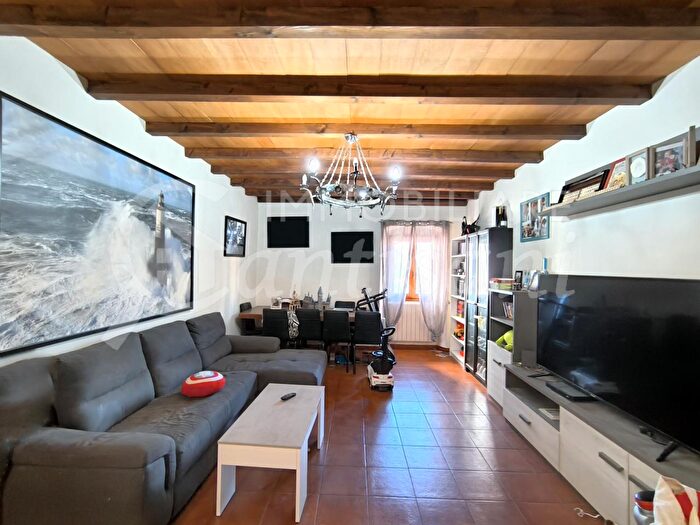 Appartamento con 5 locali in vendita in Piazza Felice Cavallotti, Signa