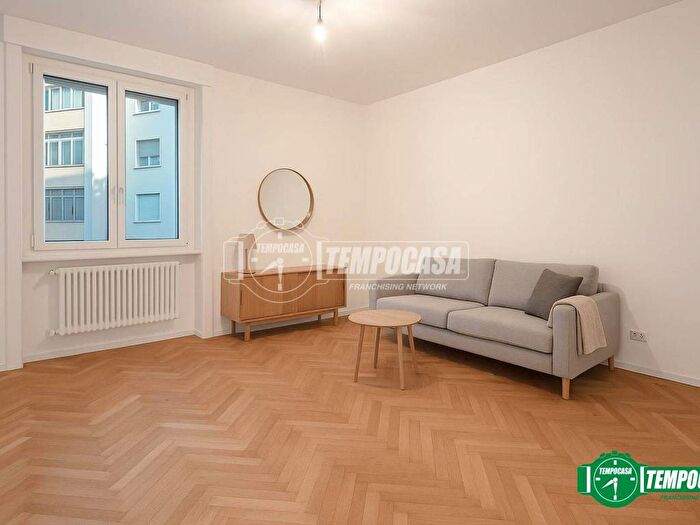 Appartamento trilocale in affitto in Corso Genova, Corso Genova, Milano