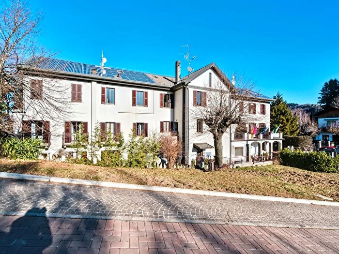 Appartamento con 6 locali in vendita in Via Giacomo Scalini, Brunate