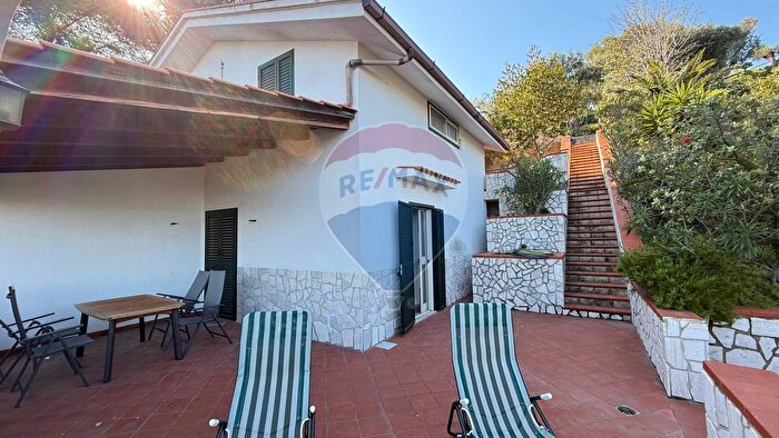 Casa trilocale in vendita in Macchia di Mauro, Vieste