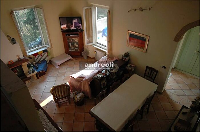 Casa con 8 locali in vendita in San Marcello