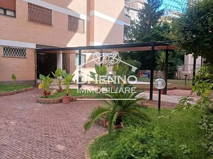 Appartamento trilocale in vendita in Via Achille Loria, Roma