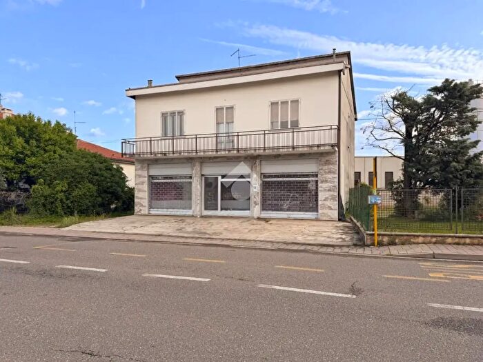 Casa con 7 locali in vendita in Via S Rocchetto, Belfiore