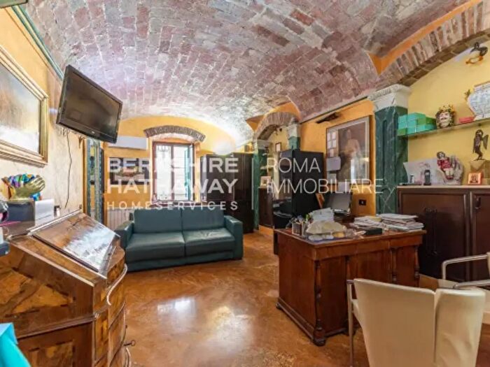 Appartamento quadrilocale in vendita in Piazza Fiume, Roma