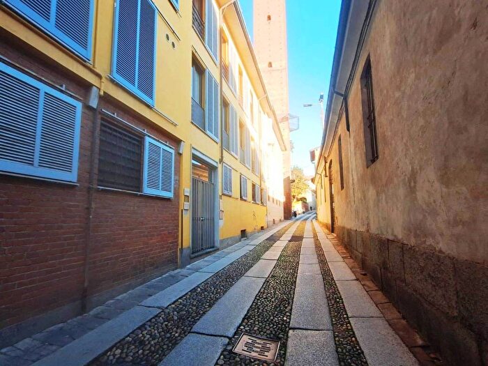 Appartamento trilocale in affitto in Via Luigi Porta, Centro Storico, Pavia