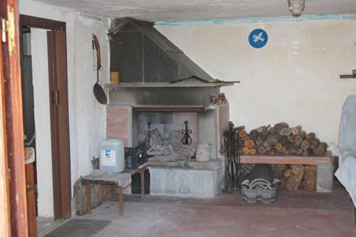 Casa con 5 locali in vendita in Via Provinciale, Ventasso