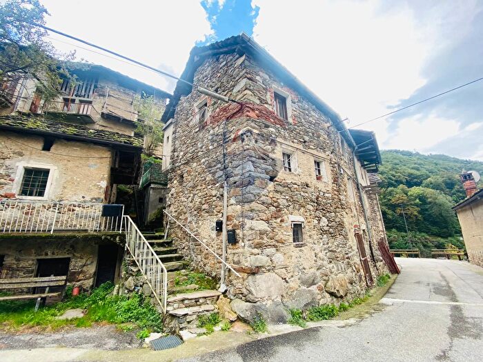 Casa trilocale in vendita in Localita Reschantez, Lillianes