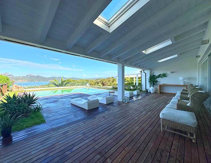 Casa con 5 locali in affitto in Strada Punta Lada Olbia, Olbia